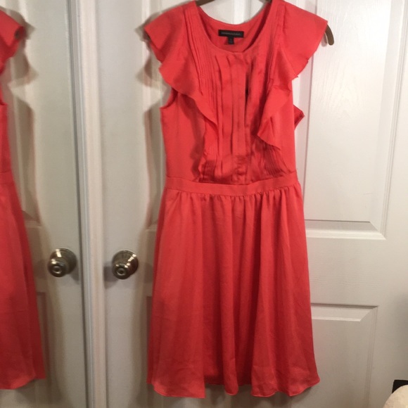 Banana Republic ruffle dress - Picture 2 of 7